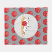 Bowlingkugel trifft Kegel mit Ballmuster Fleecedecke (Vorderseite (Horizontal))