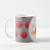 Bowlingkugel trifft Kegel mit Ballmuster Kaffeetasse (Links)