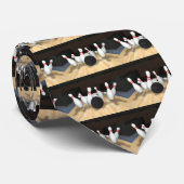 Bowlings-Ball u. Buttone: Modell 3D: Krawatte (Gerollt)