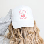 Bows & Babes Coquette Cherries Truckerkappe<br><div class="desc">Die Kollektion "Bows & Babes Coquette Cherries" bringt jedem Fest eine süße, spielerische Touch. Die Suite verfügt über einen Kirschcocktail mit einem zarten Bogen und schafft eine kokette und unterhaltsame Ästhetik. Mit elegantem Drehbuch und sanften Akzenten vereint diese Kollektion ein feminines, coquette-Ambiente, das sich perfekt für ein stilvolles und skurriles...</div>