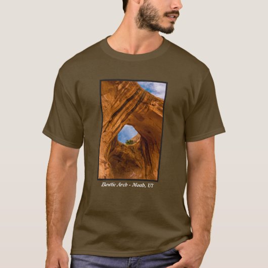 Bowtie Bogen nahe Bogen-Nationalpark - Utah T-Shirt (Vorderseite)