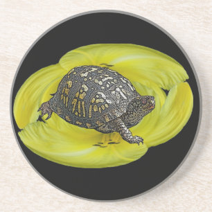 Box Turtle on Yellow Lilie Getränkeuntersetzer