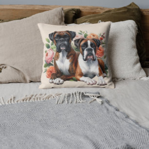Boxer Dog Duo unter den Blume Kissen