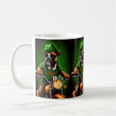 Boxer Dog Fahrrad St. Patrick's Day Kaffeetasse (Links)