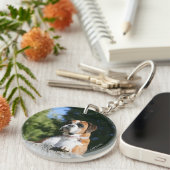 Boxer-Hund, der auf einen Felsen legt Schlüsselanhänger (Vorderseite rechts)