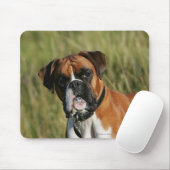 Boxer-Hund, der entlang der Kamera anstarrt Mousepad (Mit Mouse)