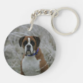 Boxer-Hund, der im Frost sitzt Schlüsselanhänger (Rückseite)