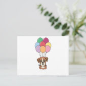 Boxer Hund fliegt mit farbenfrohen Balloons Postkarte (Stehend Vorderseite)