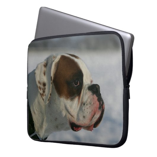 Boxer-Hund im Schnee Laptopschutzhülle (Vorderseite Links)