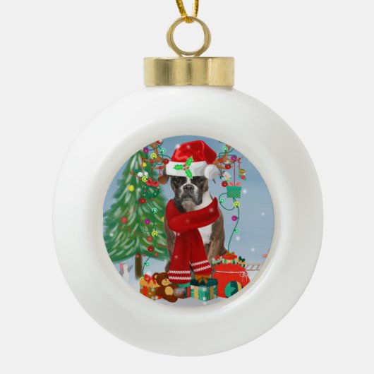 Boxer Hund im Schnee mit Weihnachtsgeschenken Keramik Kugel-Ornament (Vorderseite)