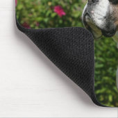 Boxer-Hund in den Blumen Mousepad (Ecke)