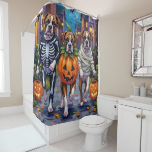 Boxer Hunde beim Trick-or-Treat in Halloween-Kostü Duschvorhang
