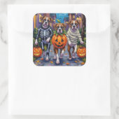 Boxer Hunde Trick-or-Treating in Halloween-Kostüme Quadratischer Aufkleber (Tasche)