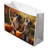Boxer Welpe Autumn Delight Pumpkin Große Geschenktüte (Rückseite Schrägansicht)