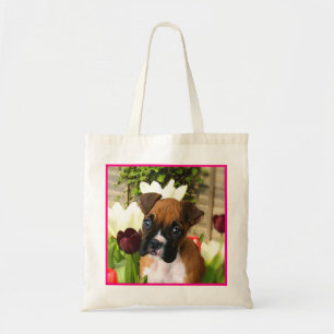 Boxer-Welpe in Tulpen Tragetasche