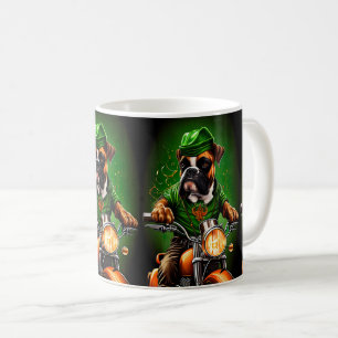 Boxerhund fährt Fahrrad am St. Patrick's Day Kaffeetasse