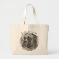 Boxerhund mit sanfter Begegnung mit Schmetterling