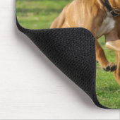 Boxerhunde lassen ein lustiges Rennen laufen Mousepad (Ecke)