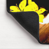 Boxerpup und Moped der gelben Taglilien Mousepad (Ecke)