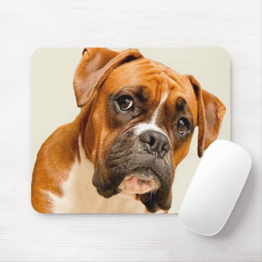 Boxerwelpe auf Elfenbeincremehintergrund Mousepad (Mit Mouse)