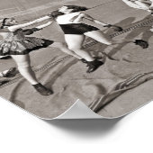 Boxfrauen auf einem Dach 1938 Vintag Poster (Ecke)