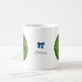 Boxwood Wreath mit Blue Bow-Keramik Kaffeetasse (Mittel)
