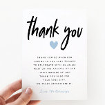 Boy Baby Shower Modern Blue Heart Dankeskarte<br><div class="desc">Einfache Babydusche Dankeschön-Karte mit einer vorgefertigten Nachricht für Ihre Babydusche. Im Text oben steht "Danke" im modernen Script-Schriftart mit einem blauen Herz darunter. Sie können den Text ändern und Ihren Namen ganz unten hinzufügen.</div>