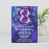 Boy Blue Lila 8. Geburtstag Einladung (Stehend Vorderseite)