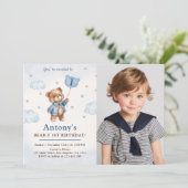Boy Blue Teddy Bear Balloons Erstes Geburtstags-Fo Einladung (Stehend Vorderseite)