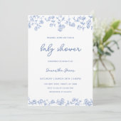 Boy Dusty Blue Floral Chinoiserie Babydusche Einladung (Stehend Vorderseite)