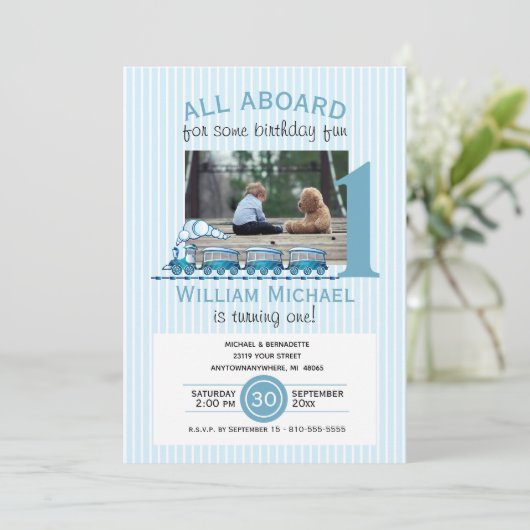 Boy First Birthday Blue Trains Foto Einladung (Stehend Vorderseite)