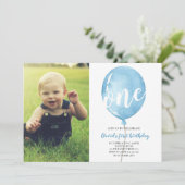 Boy First Geburtstag mit Foto Blue Balloon Einladung (Stehend Vorderseite)