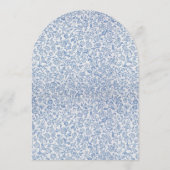 Boy First Holy Communion Blue Arch Floral Pattern Einladung (Rückseite)