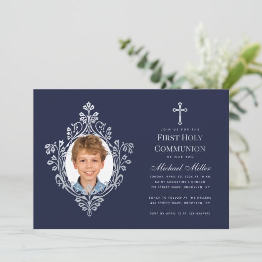 Boy Foto Erste Kommune Navy Blue Imitate Silver Einladung (Stehend Vorderseite)