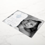 Boy Foto FleurdeLis Cross Birth Announcement Foil Folieneinladung (Gedreht)