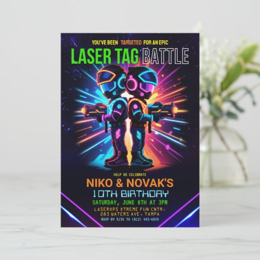 Boy Laser Tag Birthday Einladung (Stehend Vorderseite)