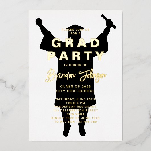 Boy Modern Black Gold Graduation Party Folieneinladung (Vorderseite)