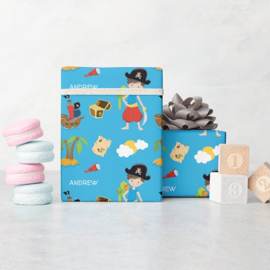 Boy Pirate mit Schatz, Papagei und Vorname Geschenkpapier (Babyparty)
