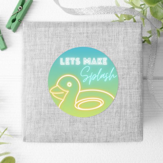 Boy Pool Party Runder Aufkleber