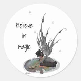 Boy Rain Fairy mit Froschklemmern Runder Aufkleber