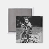 Boy Riding Tricycle Magnet (Vorderseite/Rückseite)