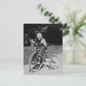 Boy Riding Tricycle Postkarte (Stehend Vorderseite)
