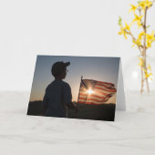 Boy Scout Holding USA Flag Karte (Gelbe Blume)