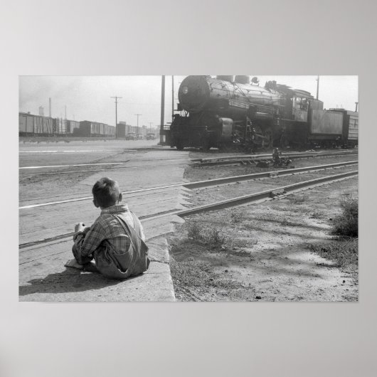 Boy Watching Trains, 1939. Vintage Photo Poster (Vorne)