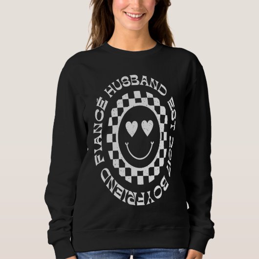 Boyfriend Fiance Husband  Est 2017 Mr Mrs Retro Sm Sweatshirt (Vorderseite)