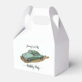 Boys birthday party with two toned sedan geschenkschachtel