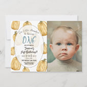 Boys Blue Little Pumpkin Fall Birthday Foto Einladung (Vorderseite)