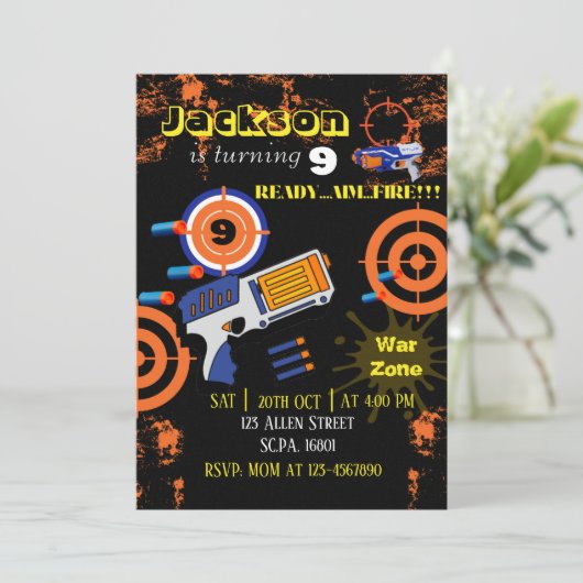 Boys Dart Gun Birthday Party Einladung (Stehend Vorderseite)
