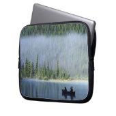 Boys, die auf dem Waterfowl Lake fischen, Banff Na Laptopschutzhülle (Vorderseite Links)