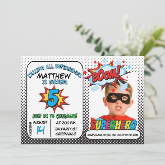 Boys Foto Superhero 5. Geburtstag Einladung (Stehend Vorderseite)